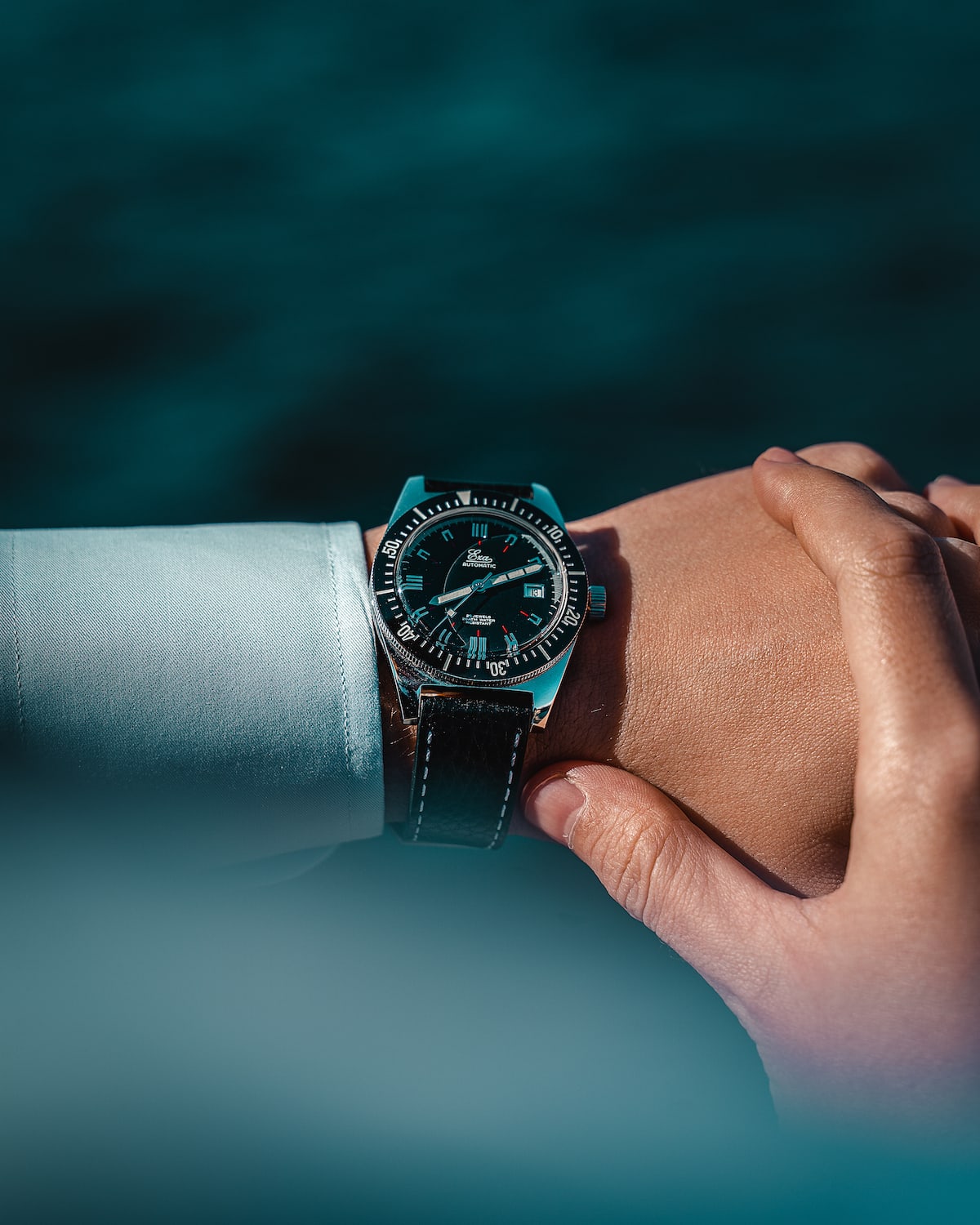 時計 Ernest MyTime2watch tested our large 1972 with blue dial.