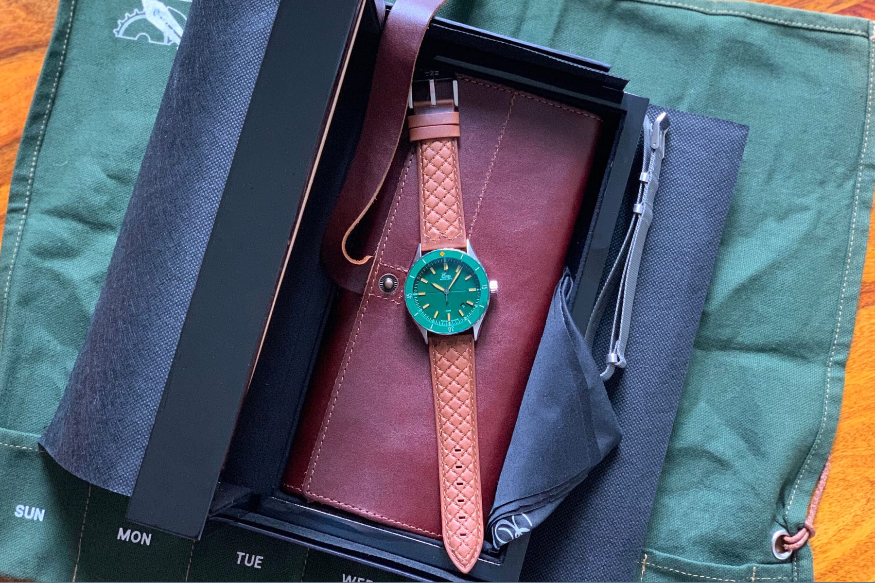 Neue Uhren tells about the Sealander additions (German)