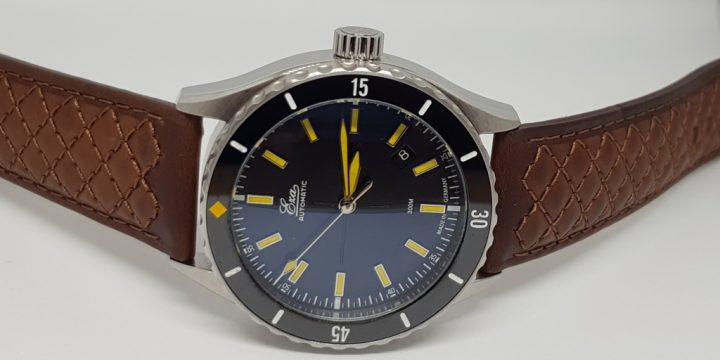 Watchisthis reviewed the Eza Sealander